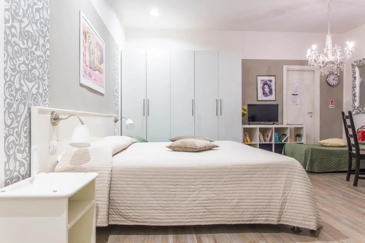 Bed and Breakfast Cinema House à Rome Couette-café
